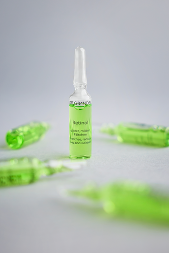 GRANDEL AMPOULE SELECTION Celebrate Women - Be Strong! - Wirkstoffampullen Retinol - glättende Wirkstoffampulle - glättet, mildert Fältchen