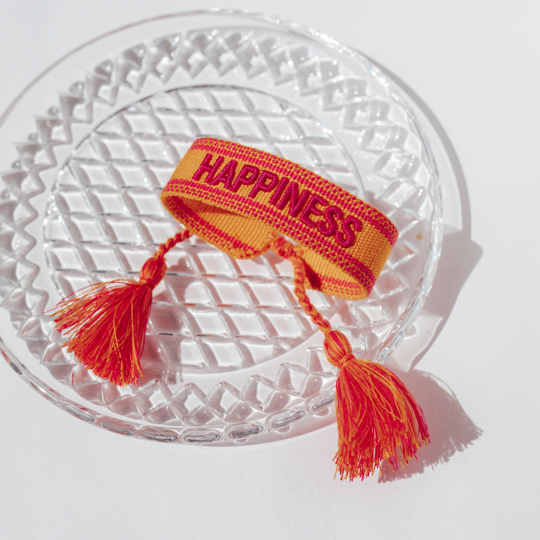 "HAPPINESS" Statement Armband in orange/dunkelrot mit Quasten im Hippie Style von Josemma - kosmetikkaufen.shop