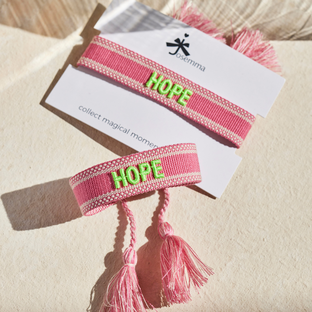 "HOPE" Statement Armband in altrosa/neongrün mit Quasten im Hippie Style von Josemma - kosmetikkaufen.shop