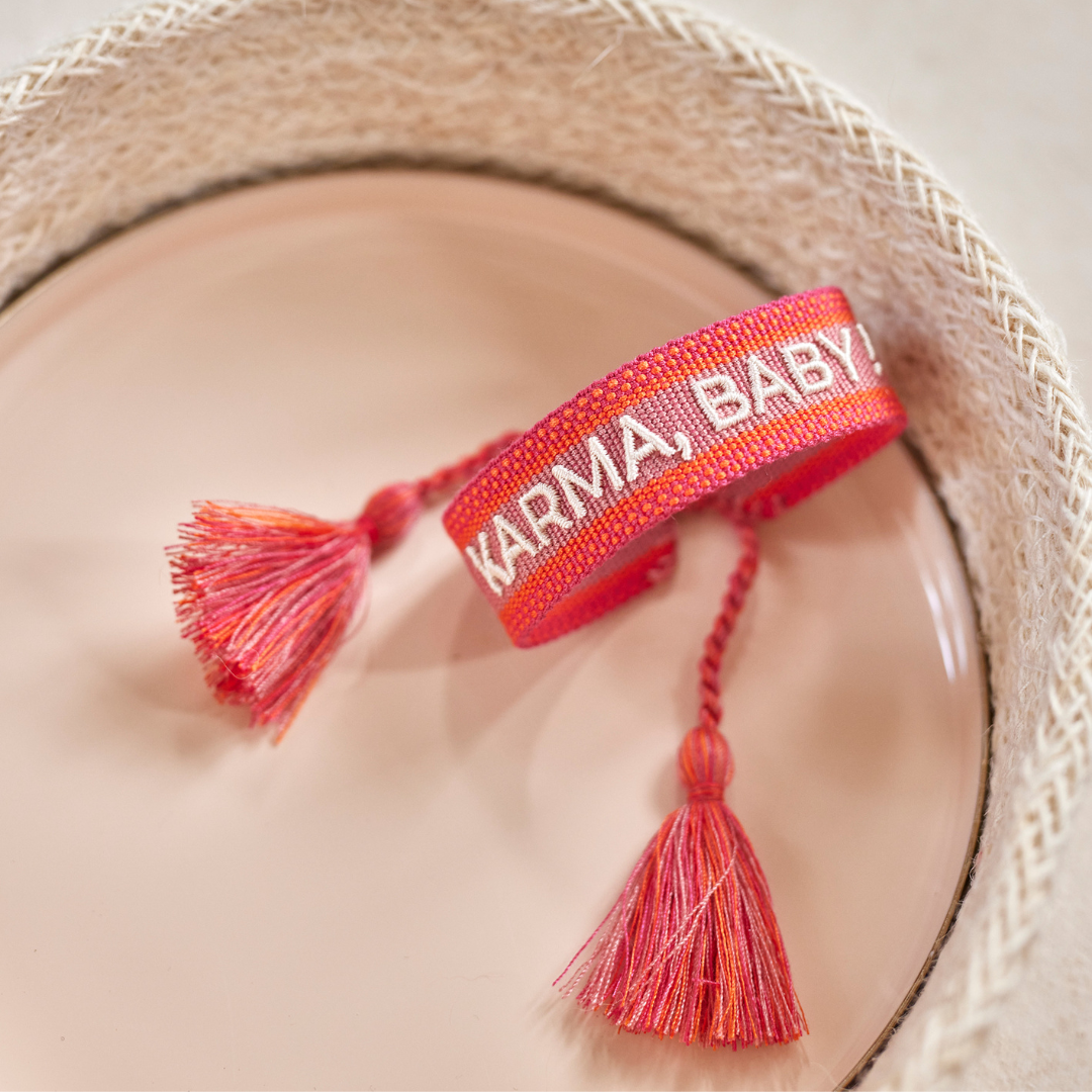 "KARMA, BABY" Statement Armband in altrose/orange/cremeweiß mit Quasten im Hippie Style von Josemma - kosmetikkaufen.shop